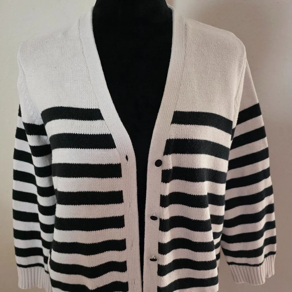 H&M women's Cardigan crewneck sweater, size Large. - Picture 1 of 9